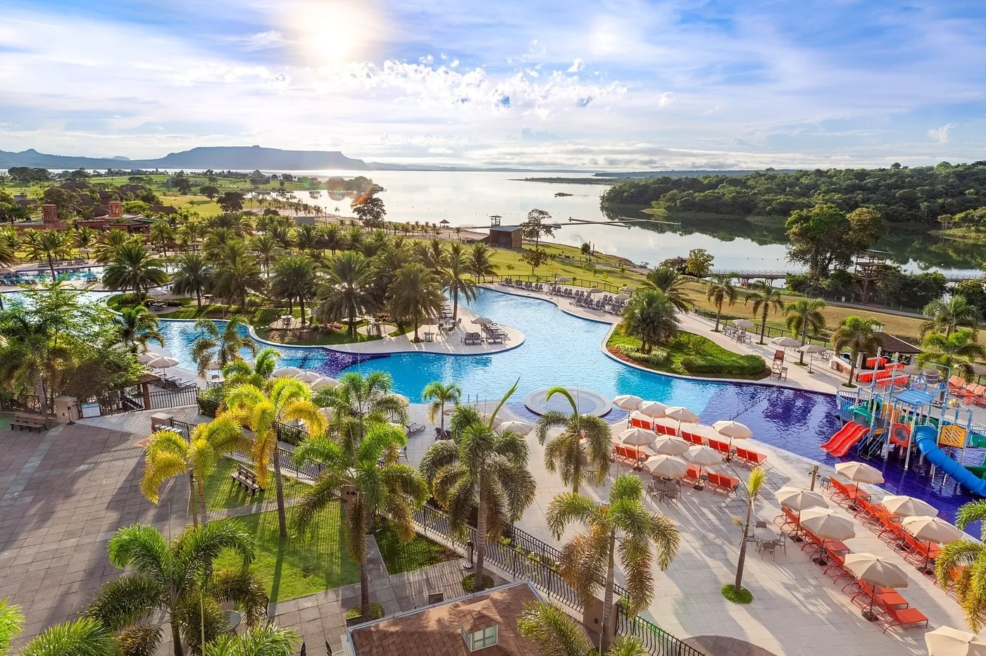 Complexo de piscinas do resort visto do alto